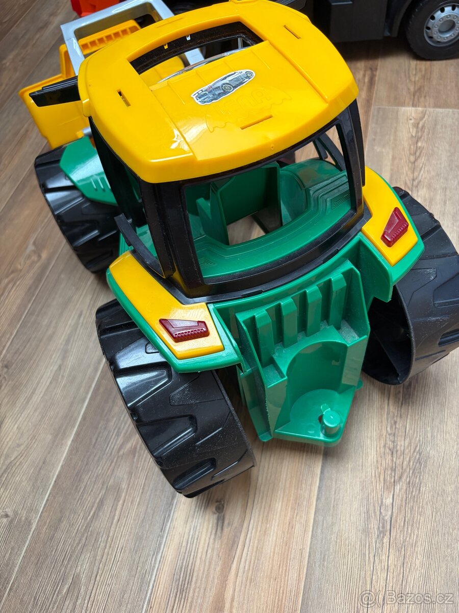 Velký traktor LENA - 4