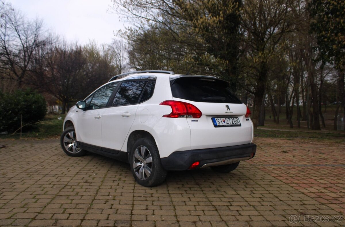Peugeot 2008 1.2 PureTech Style - 4