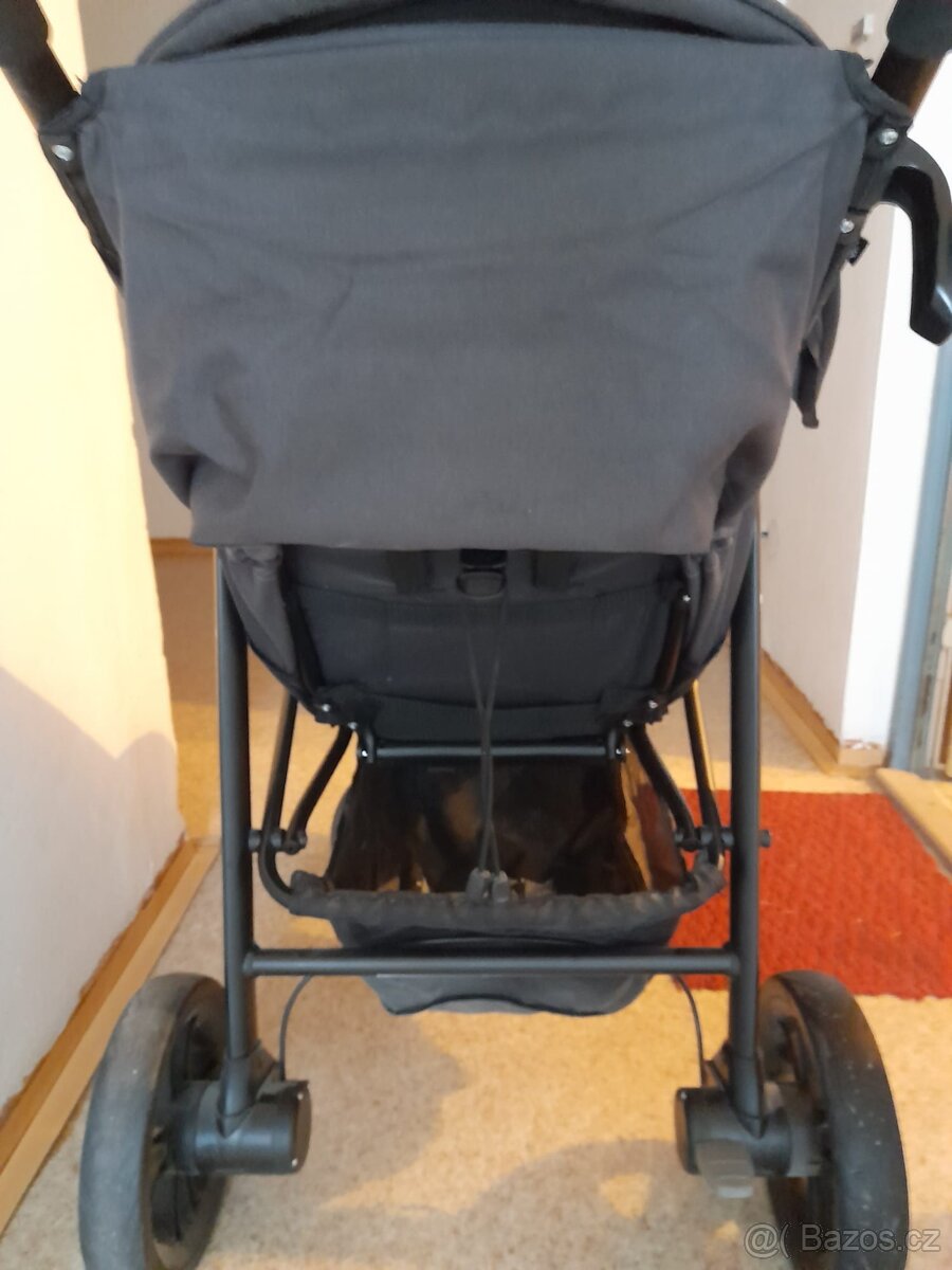 Skládací kočárek - 4
