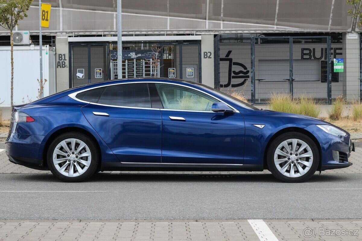 Tesla Model S 70D 4x4, 284kW (2015) - 4