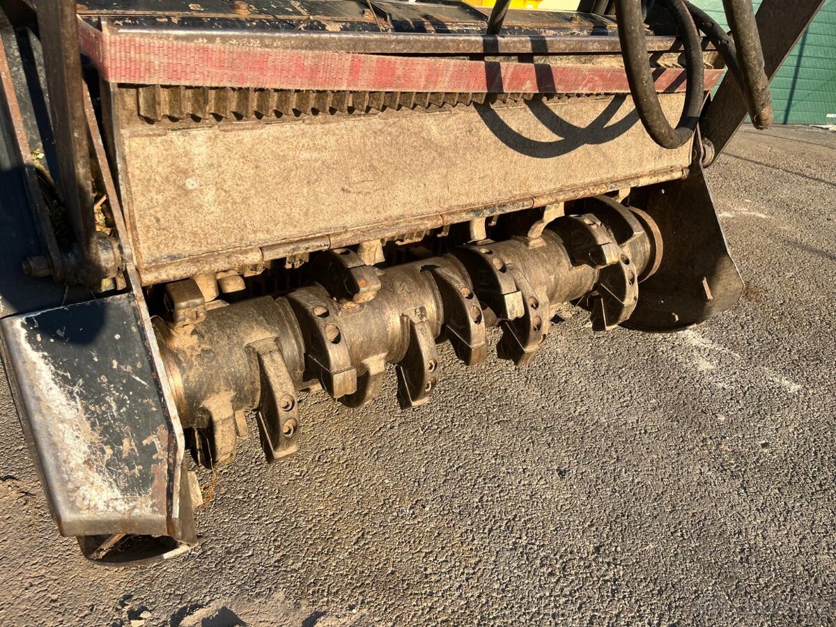 Bobcat T770 lesní fréza - 4