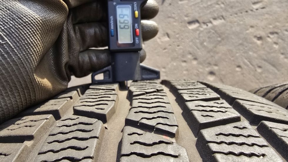 Zimní pneu 215/60/16 Continental - 4