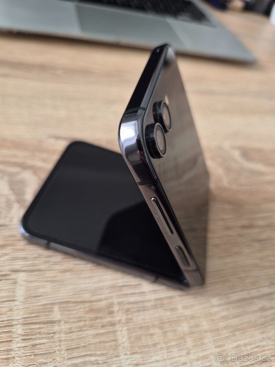 Samsung Galaxy ZFlip 5 / 256GB - 4