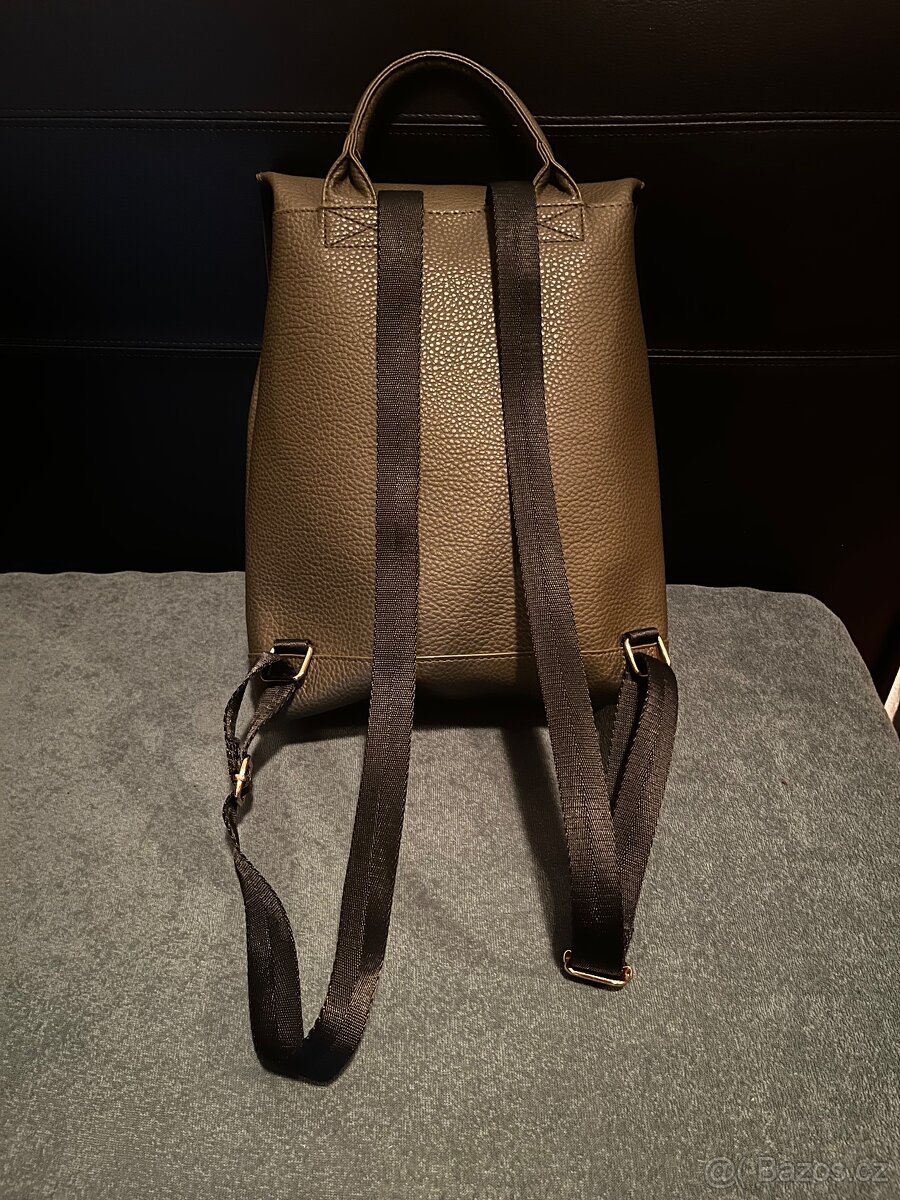 Khaki koženkový batoh - 4