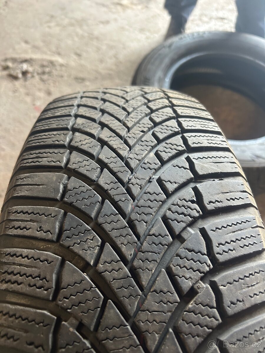 235/65R17 - 4