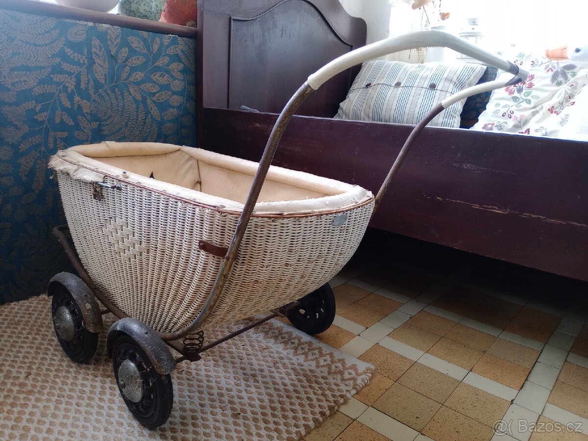 Retro kočárek pro panenky - 4
