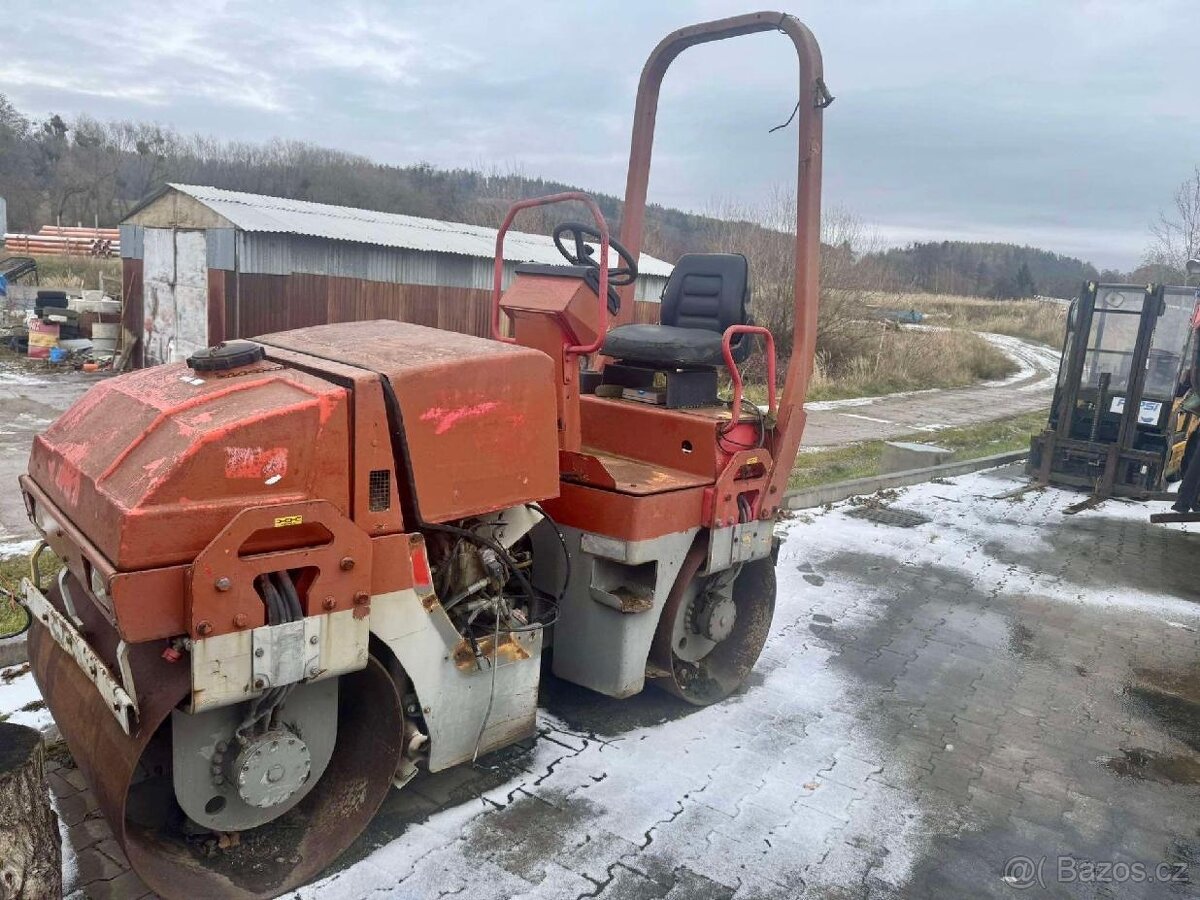 VIBRAČNÍ VÁLEC DYNAPAC - 4