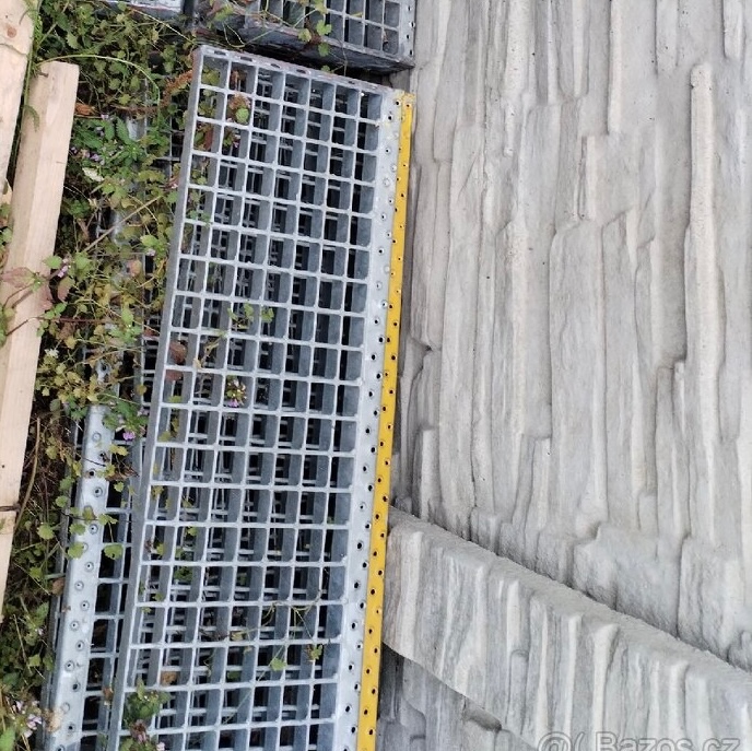 Prodám montované masivní kovové schody, schodiště 3,7m - 4