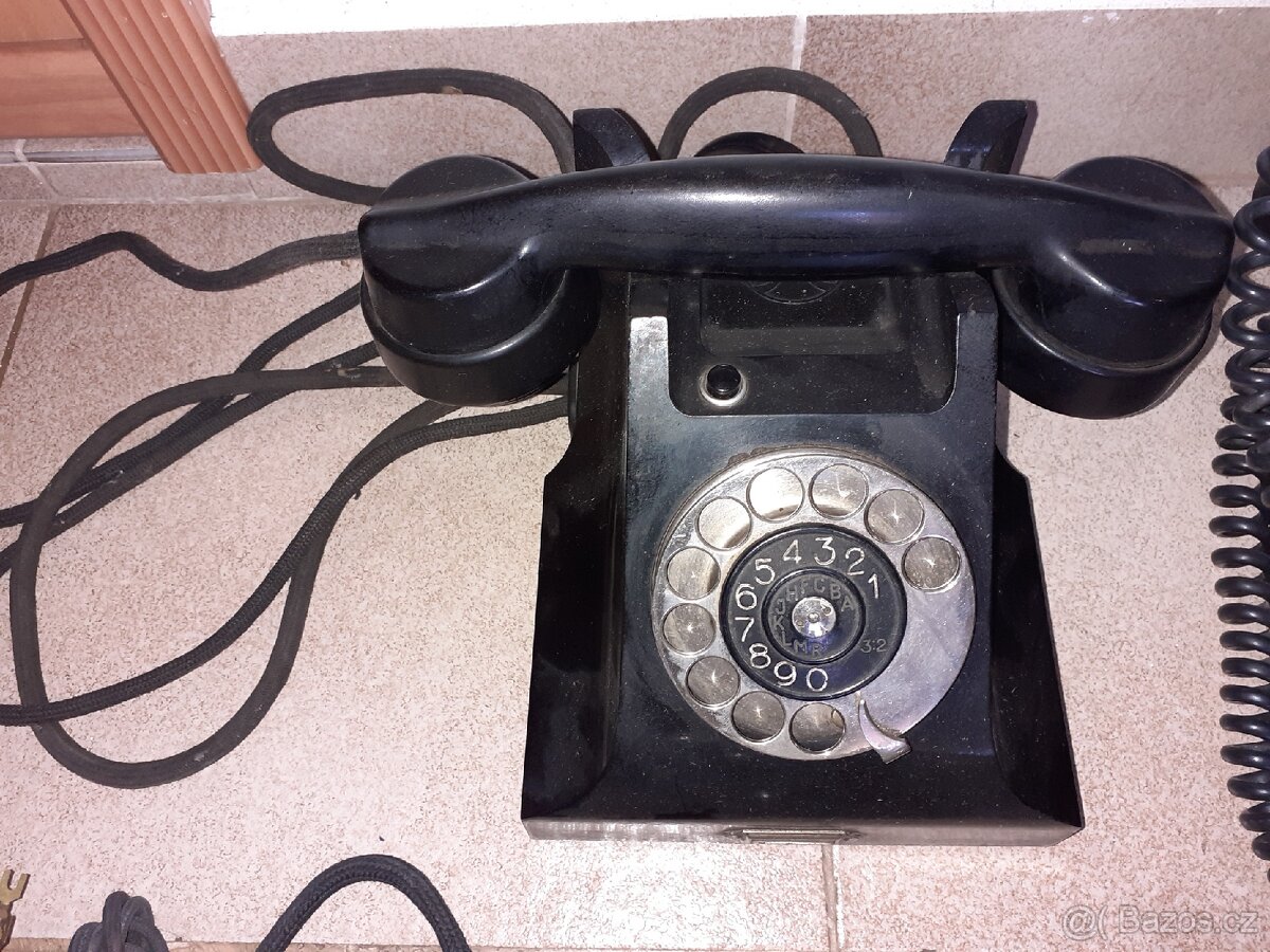 Historické telefony - 4