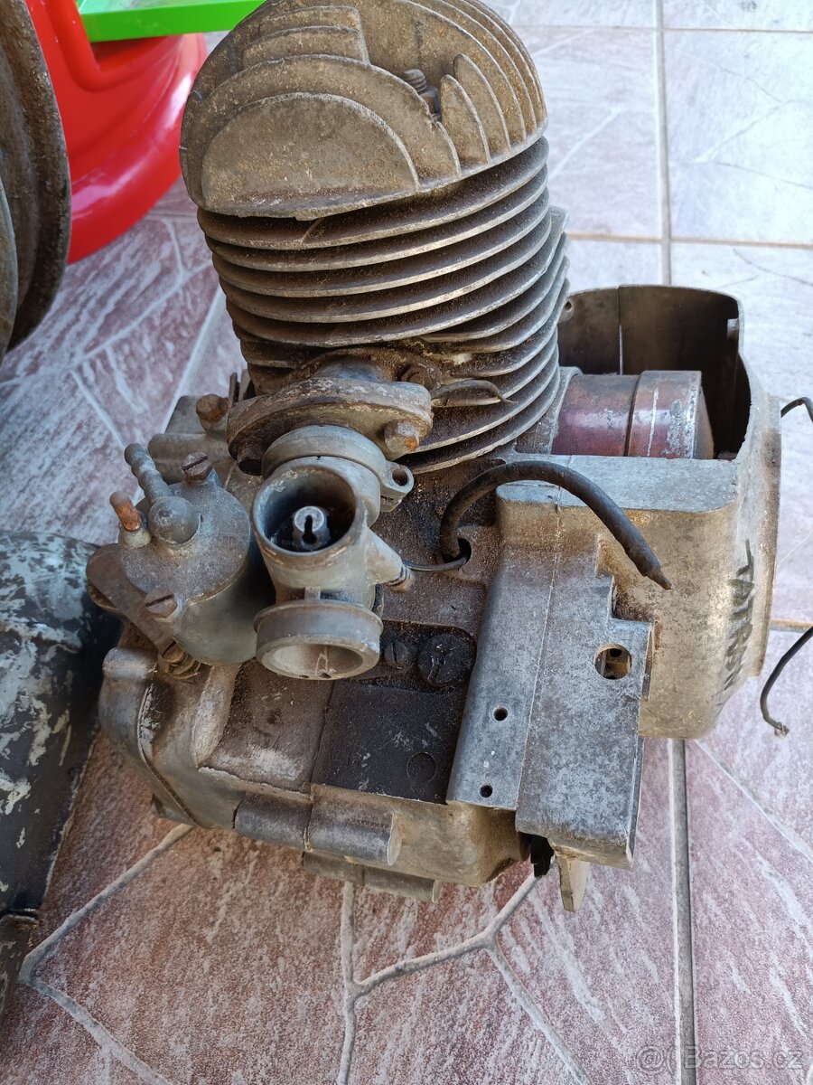 2 MOTORY - SKÚTR MANET - 4