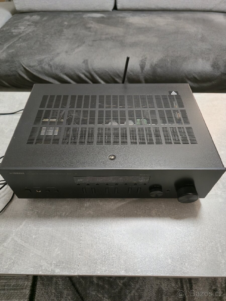 Zesilovač Yamaha R-N303D - 4