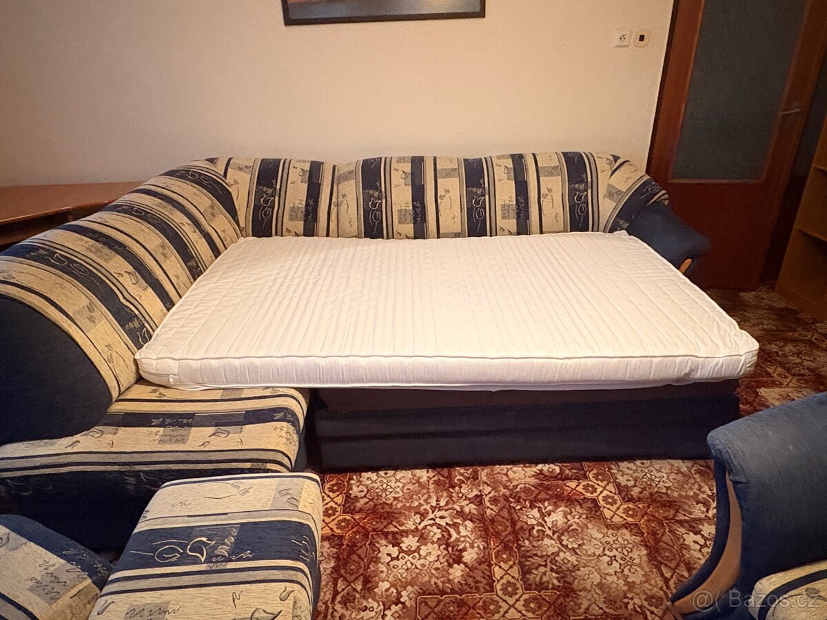 Rozkládací gauč, křeslo, taburety - 4