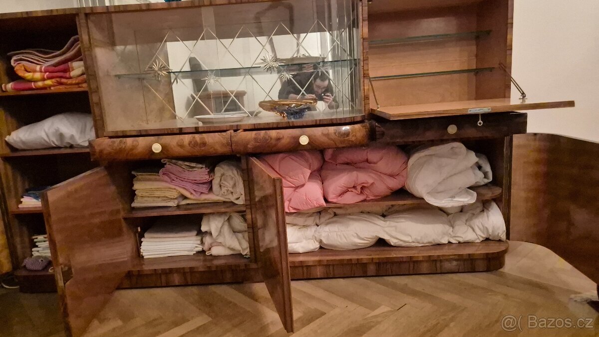 Sekretář a šatní skříň - 4