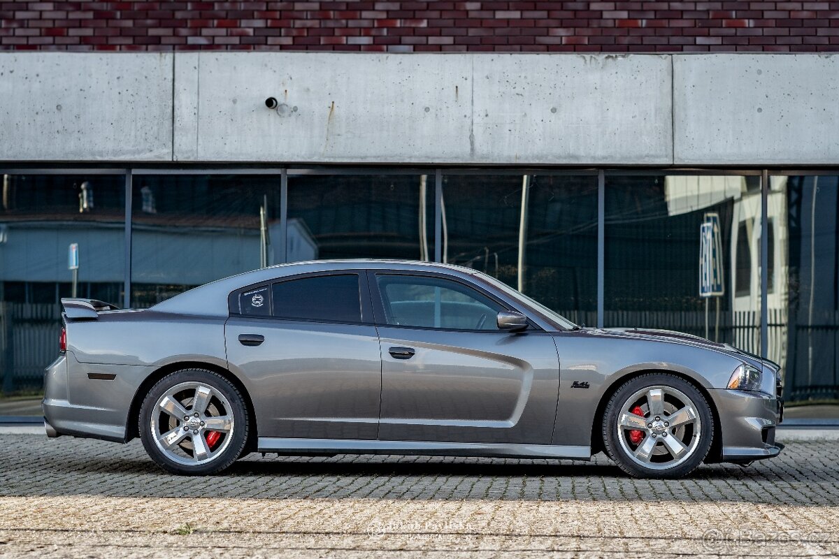 Dodge Charger 6,4 V8 HEMI SRT8 - 4