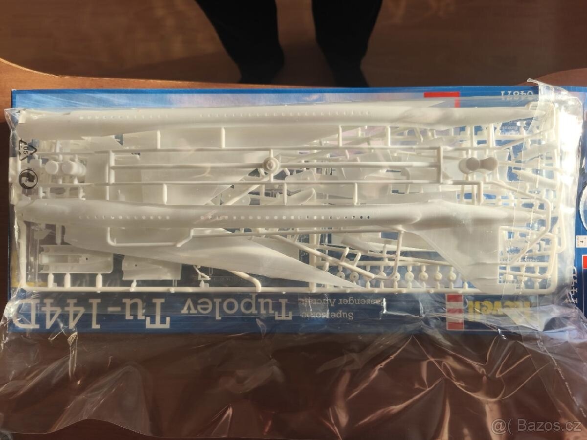 Model letadla TU - 144 D Revell - 4