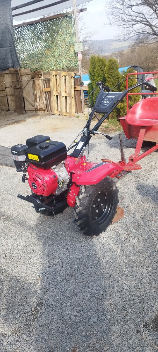 Nový jednoosý malotraktor s vlekem. - 4