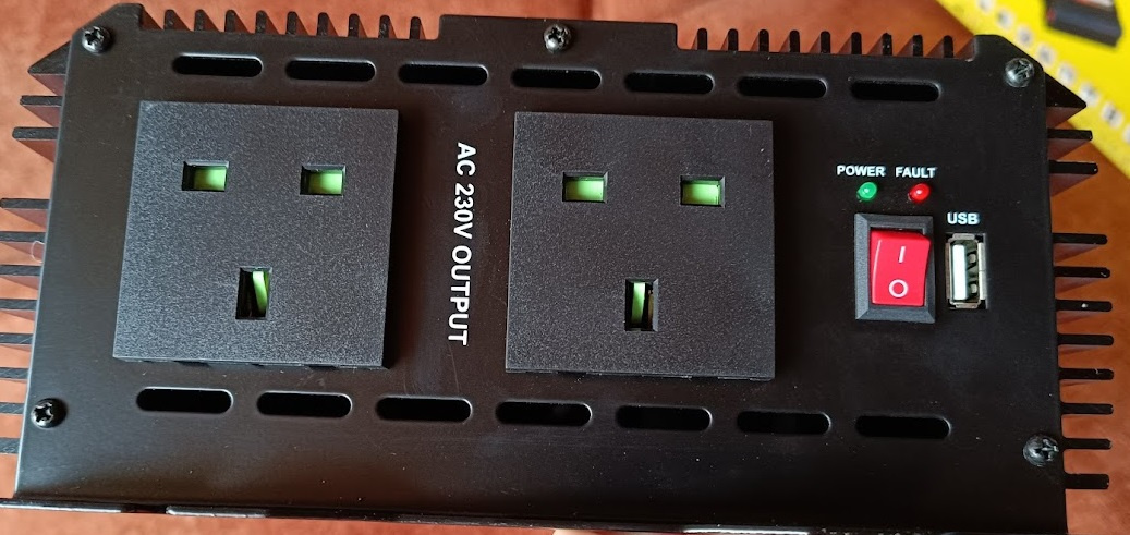 Měnič napětí 8104U, 12V/220V, 2000 W - 4