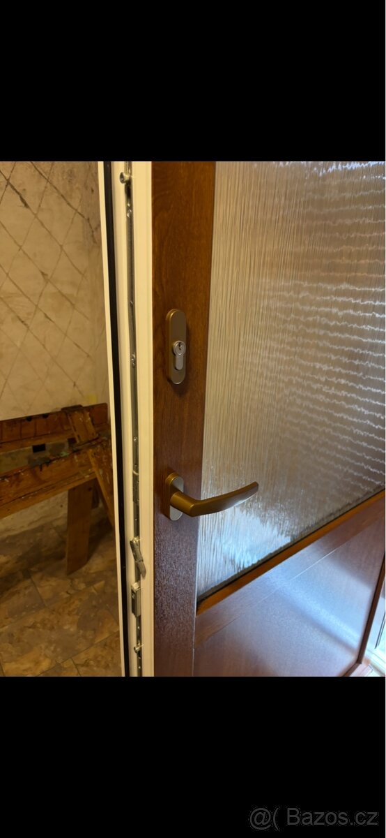 Prodám plast. dveře výška 225cm - 4