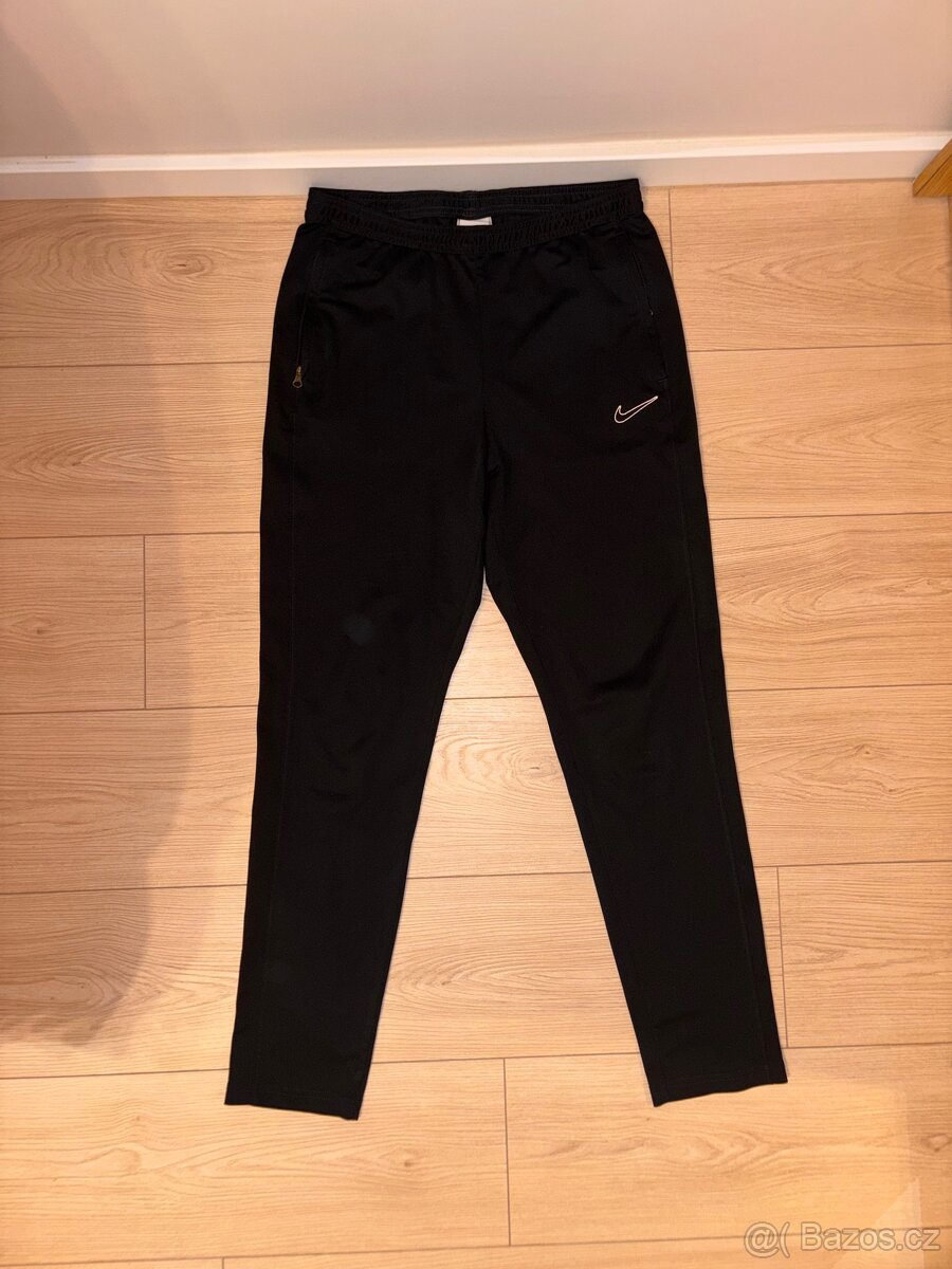 Sportovní oblečení nike - 4