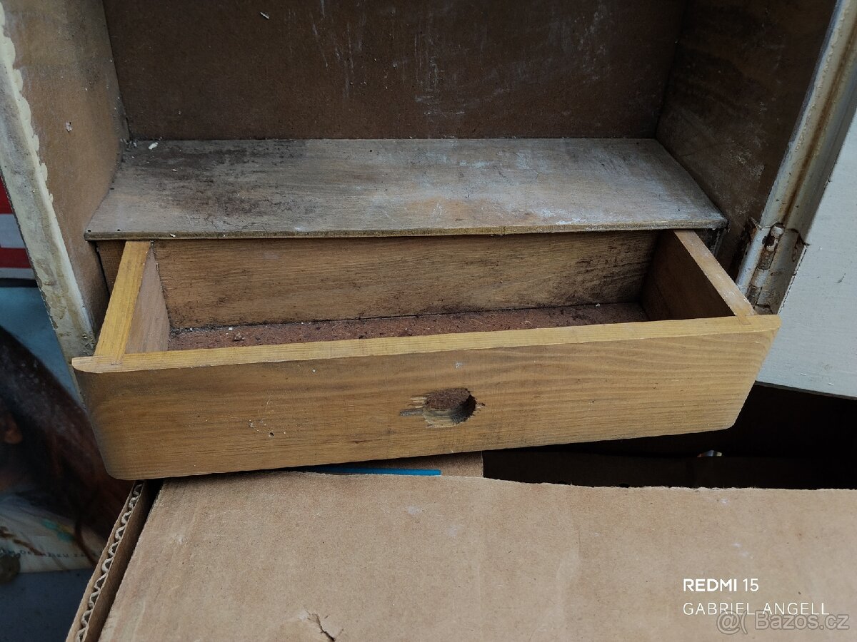 Staré Dřevěné Skříňky (Lékárničky) - 4