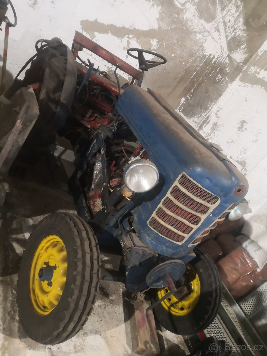 Prodám starý traktor Slavia - 4