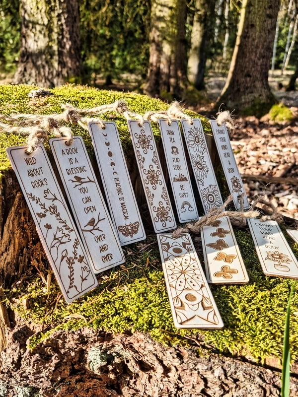 Dřevěná záložka do knihy s originálním designem V7 - 4