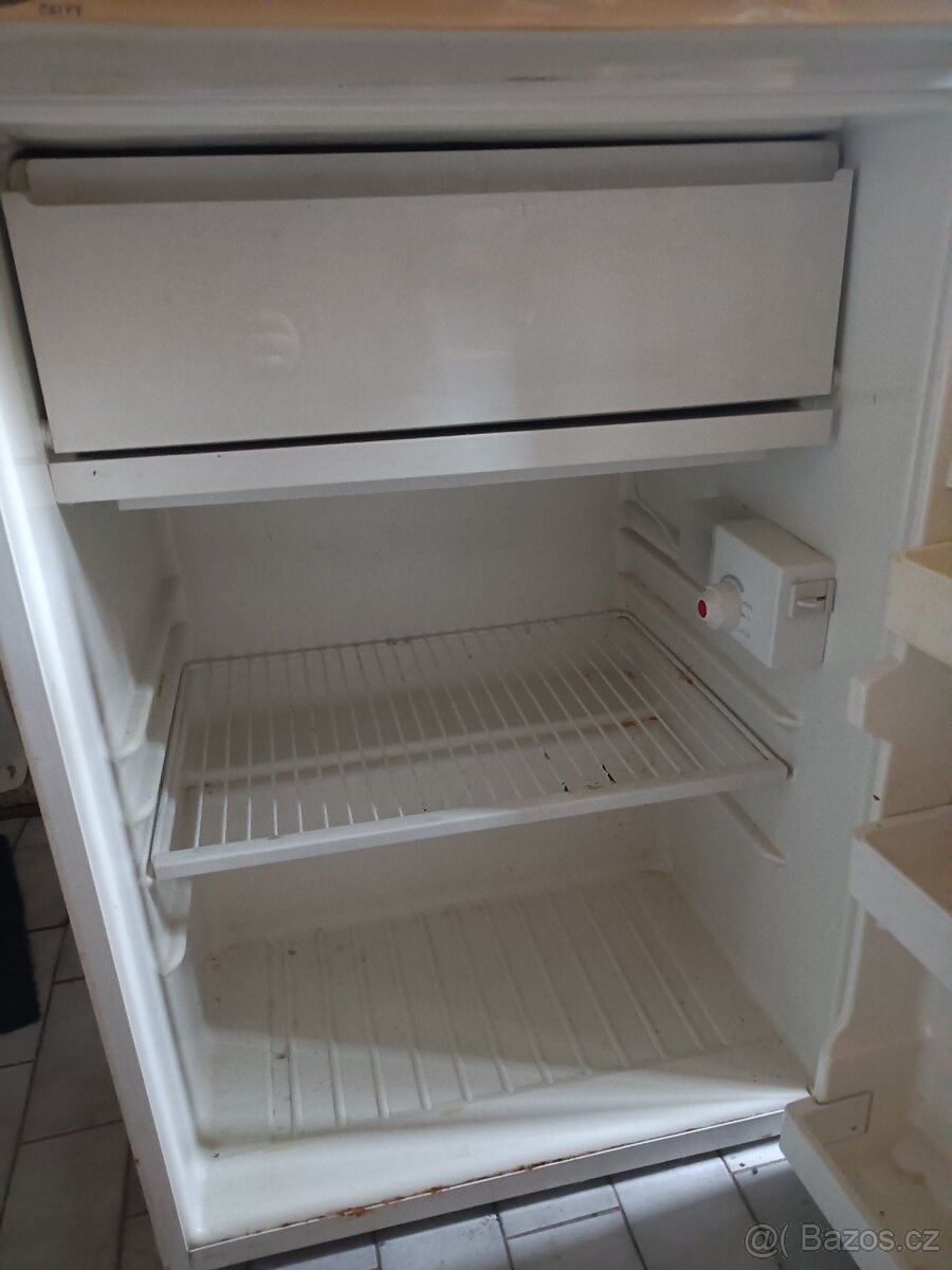 Lednice s malým mrazákem - 4