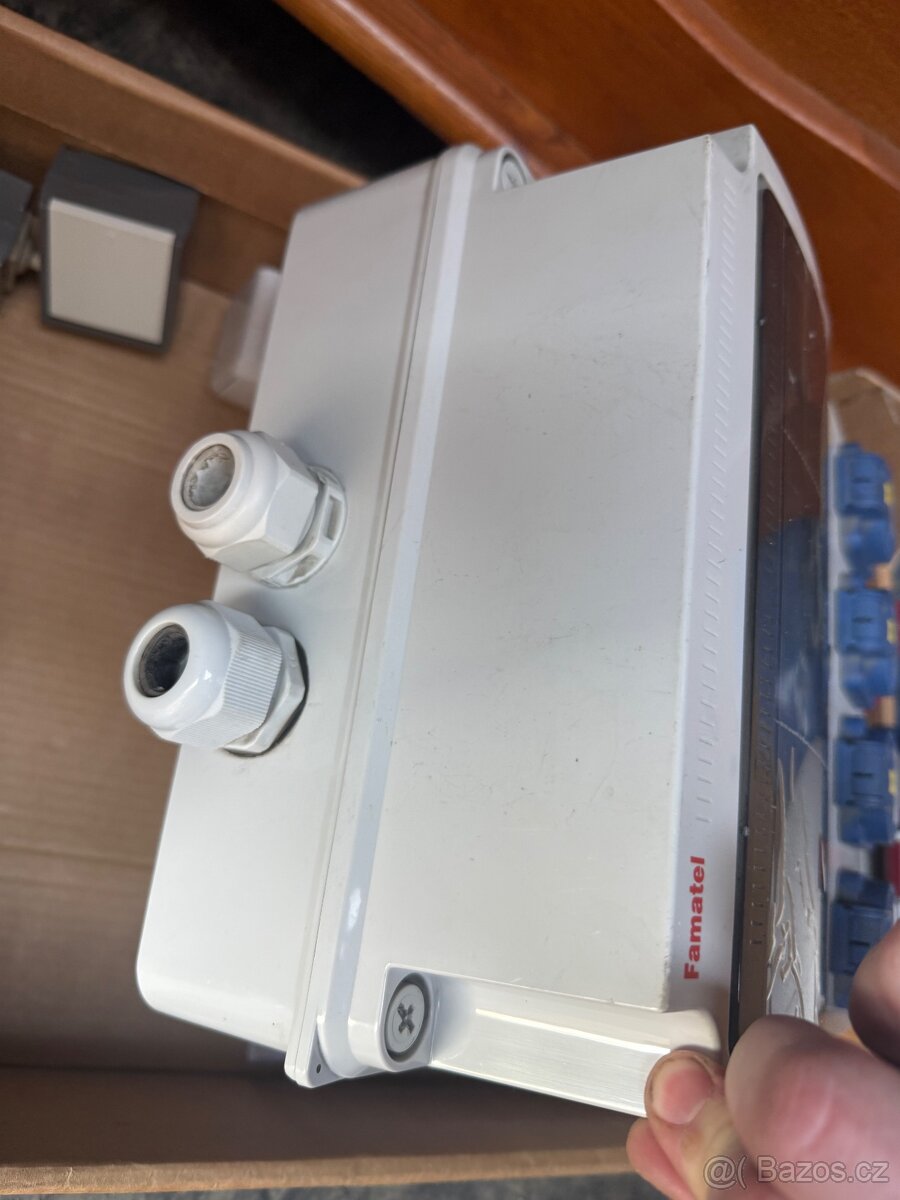 Zásuvkova skříň IP54 jištěná s chráničem Famatel - 4