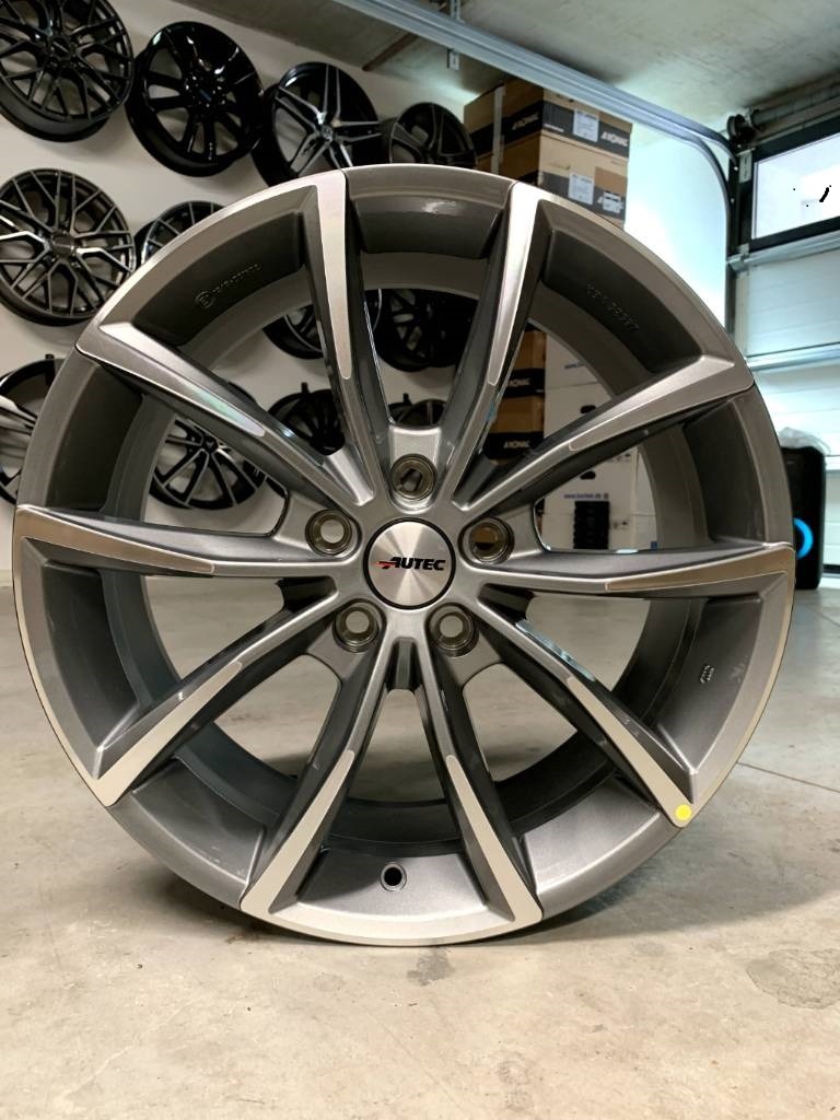 Nové Nissan , Dacia alu kola R18 5x114.3 - 4