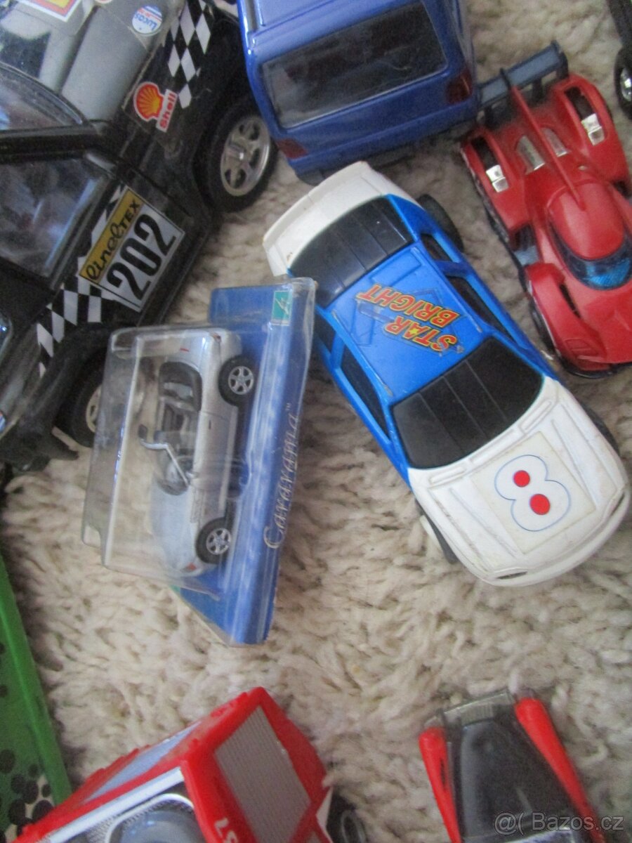 STARÉ HRAČKY-AUTÍČKA ATD. - 4