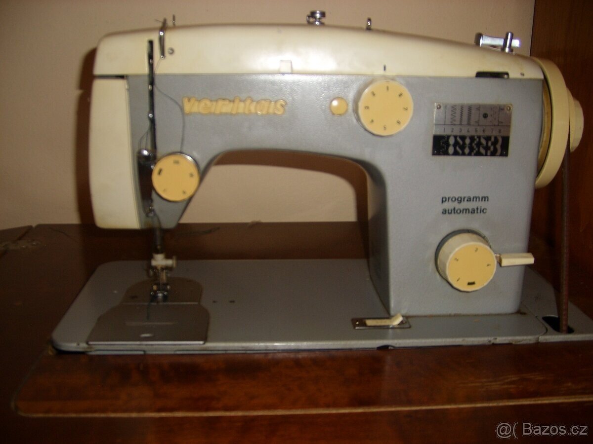 Prodám starý šicí stroj. - 4