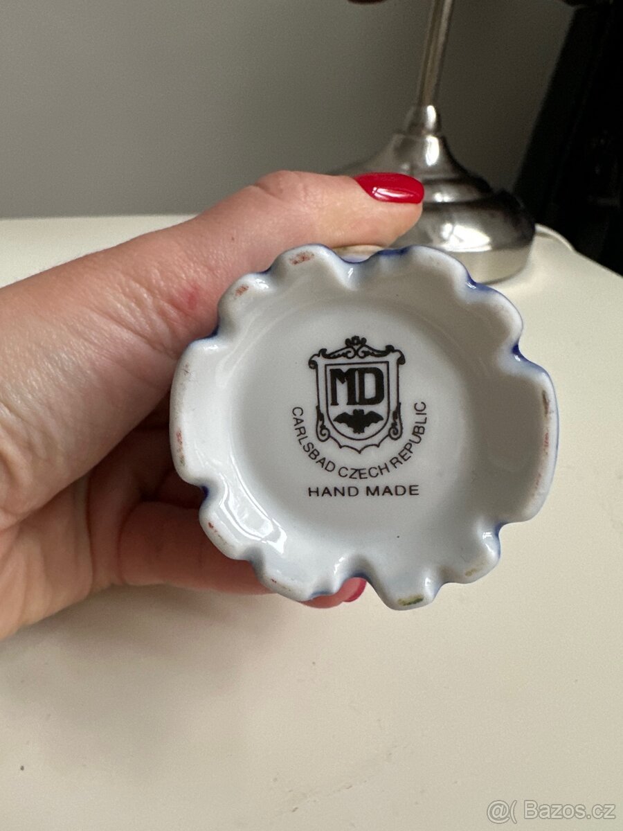 Malá porcelánová váza - 4