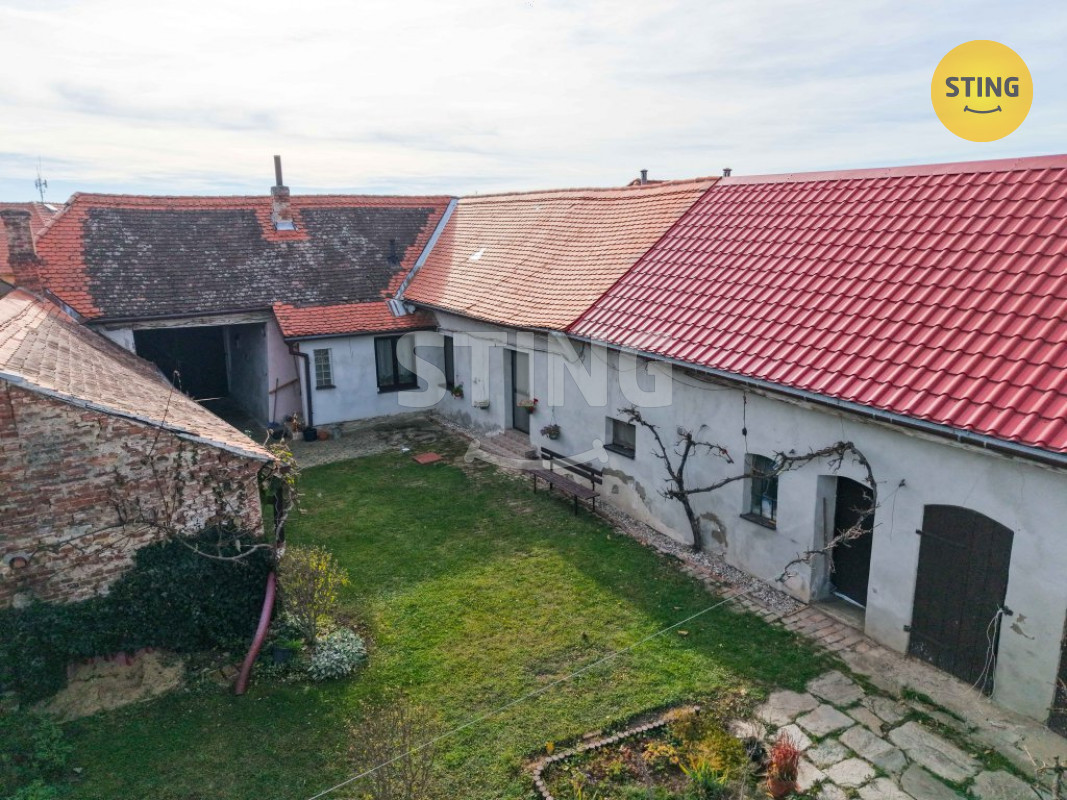 EXKLUZIVNÍ PRODEJ: ŘADOVÝ DŮM 3+1 S VELKOU ZAHRADOU , 133850 - 4