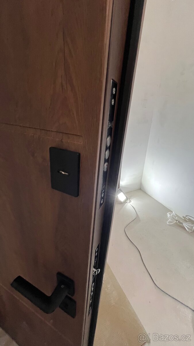 Bytové vstupní dveře 80 P - 4