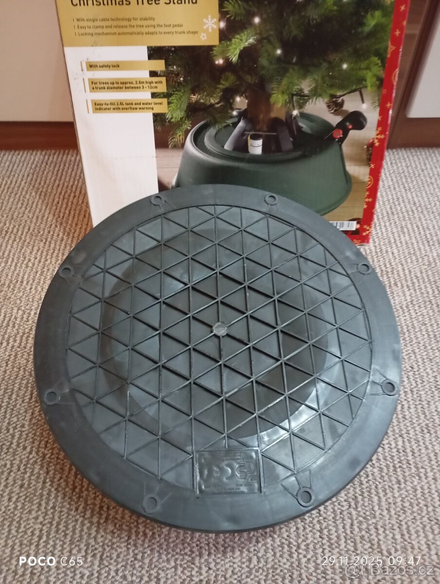 Vánoční stojan stahovací nádržka na vodu - 4