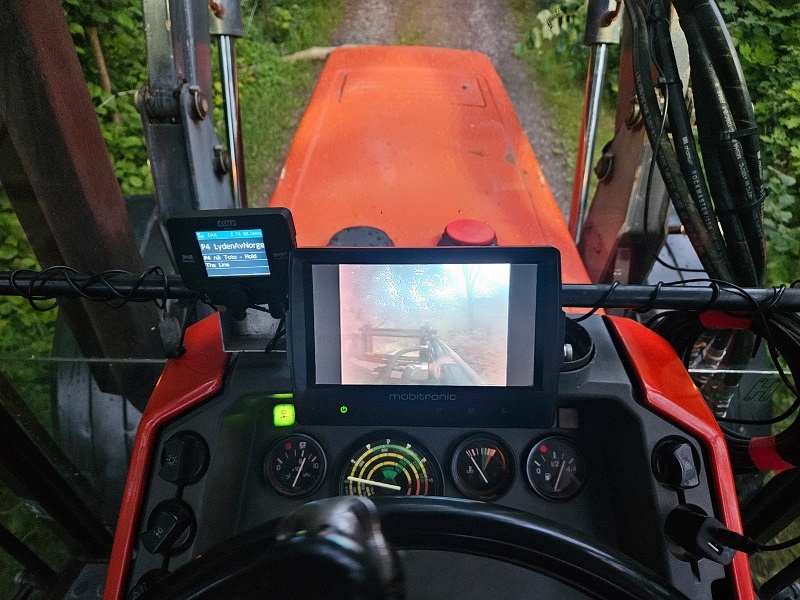 Výkonný traktor pro efektivní zemědělství - 4