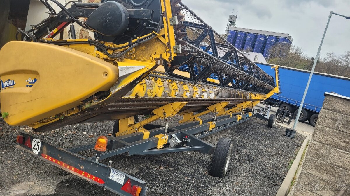 Kombajn New Holland CR 9.90 - 4