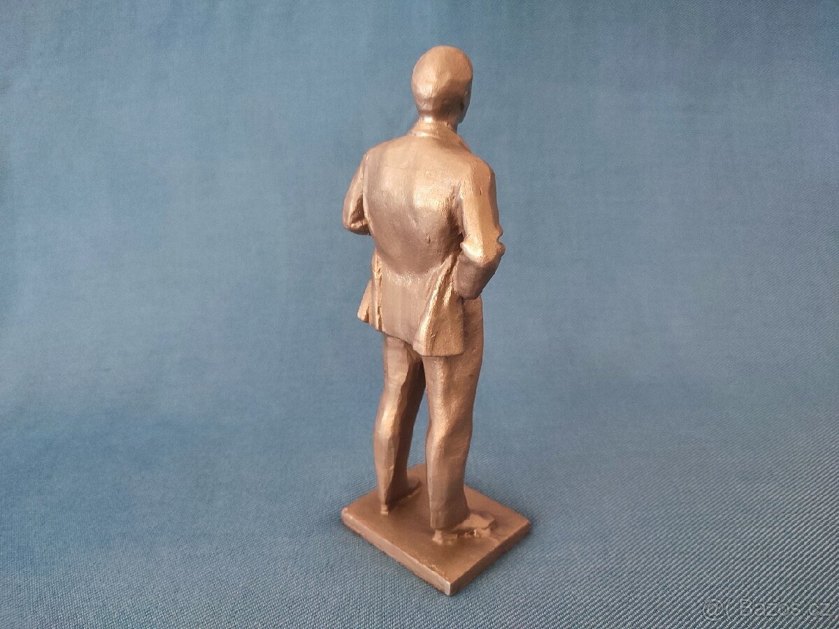 STAROŽITNÁ KOVOVÁ SOCHA V.I.LENINA. - 4