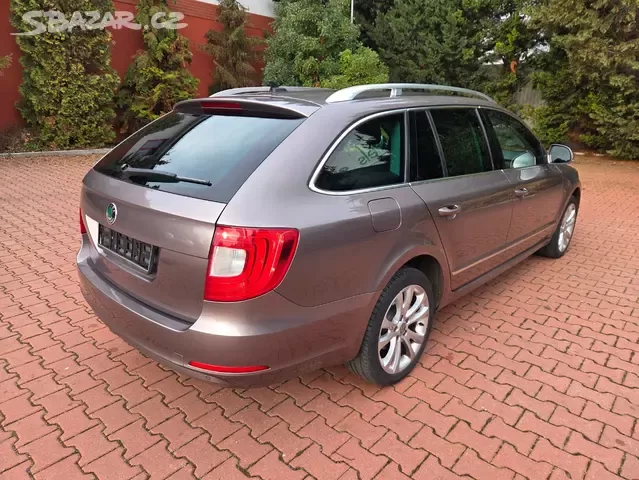 Superb 2.0 TDI 125kW Elegance DSG,tažné,xenon,navi - 4
