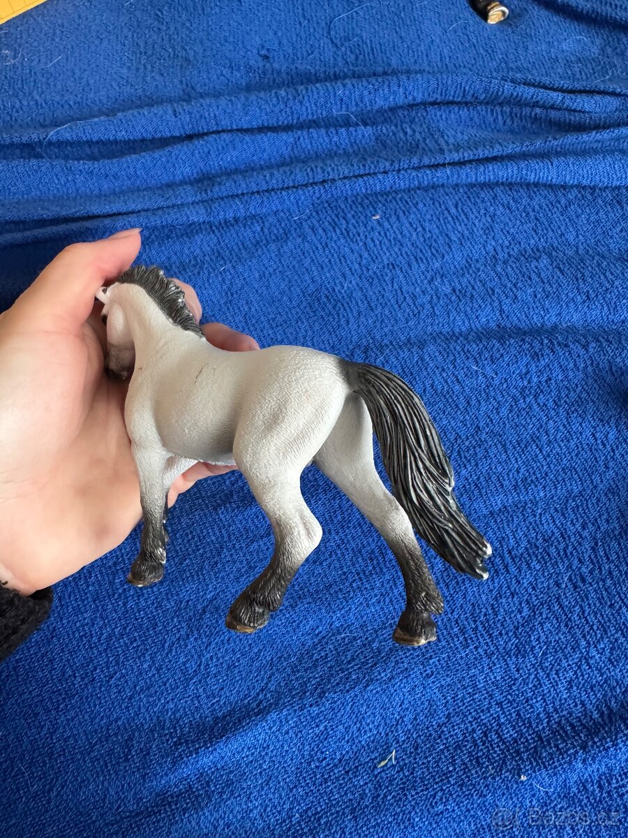 Schleich Camarque hřebec - 4