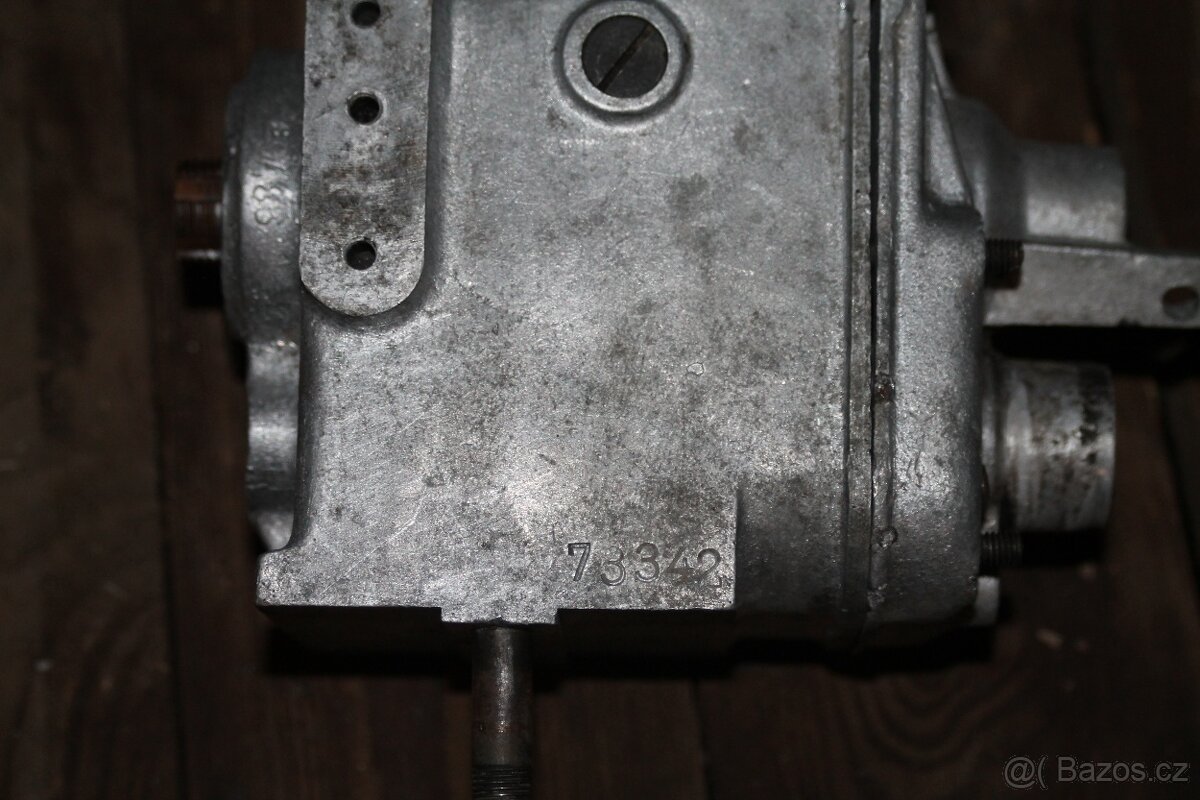 Jawa Special 250 přírubová obal převodovky - 4