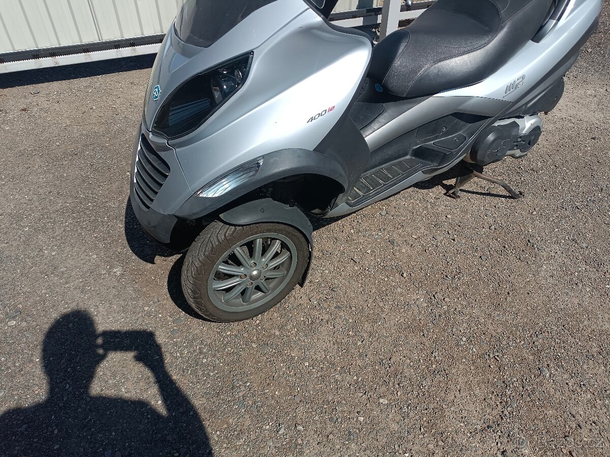 Piaggio MP3 400 stříbrná - 4