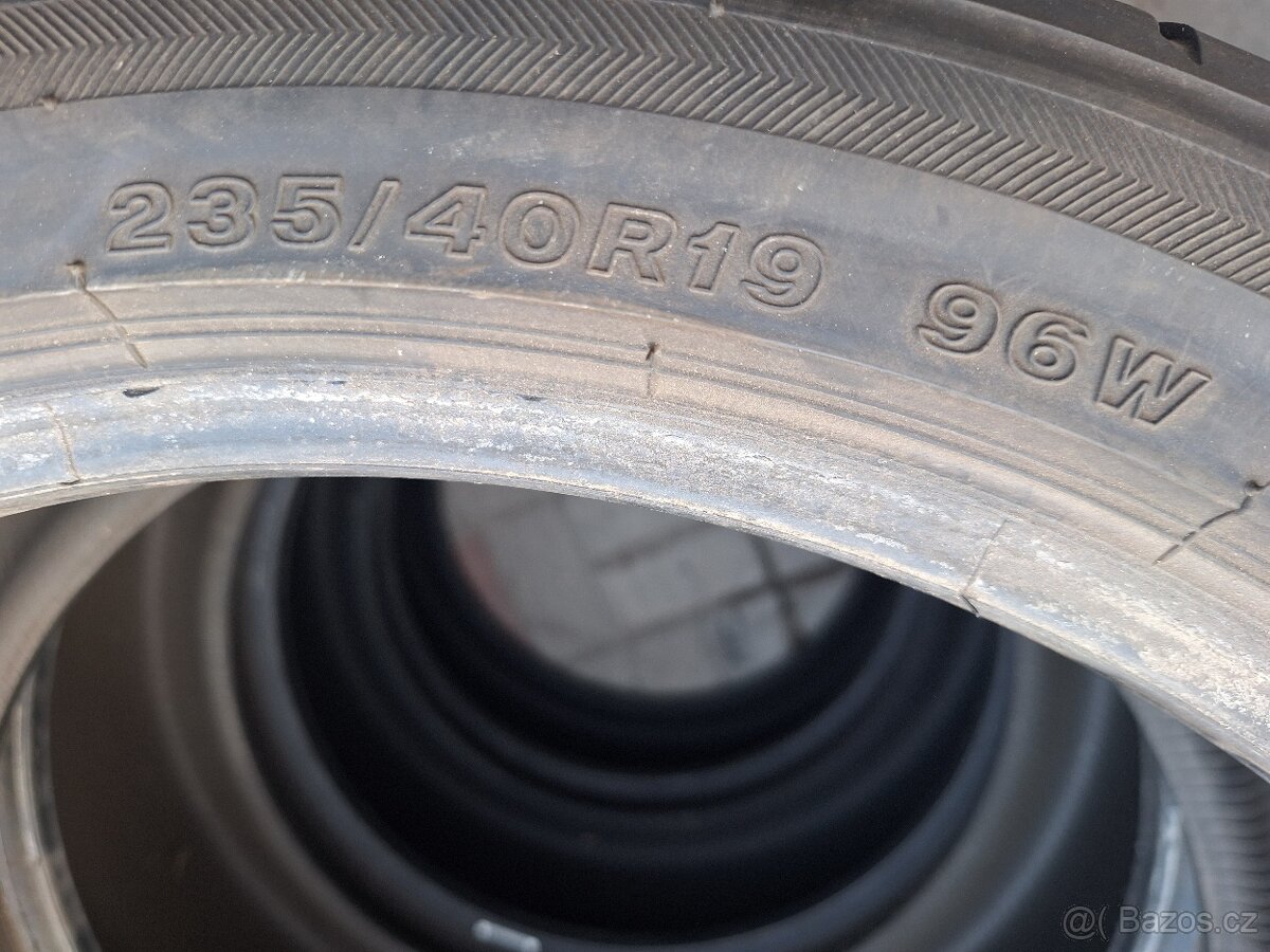 Prodám letní pneu 235/40/19 Bridgeston - 4