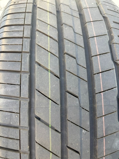 Pneu Hankook 235/55 R19 - 4