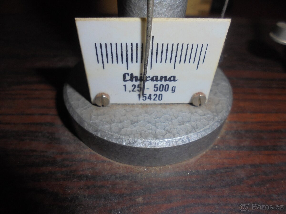 Prodám staré laboratorní váhy plus závaží. - 4