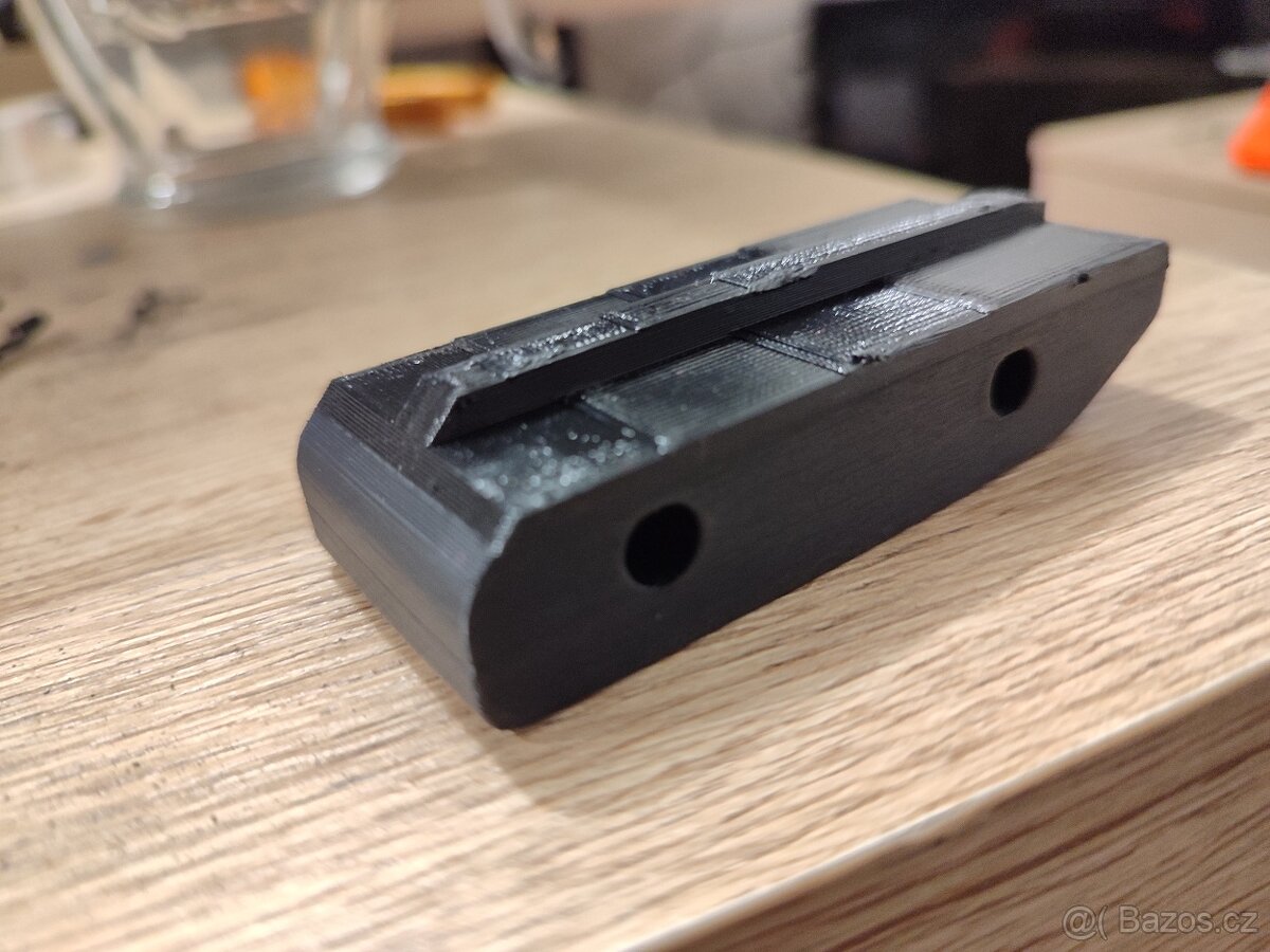 Tenere 700  vodítko řetězu