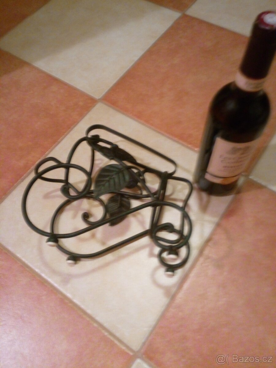 Kovaný stojan na víno - 4