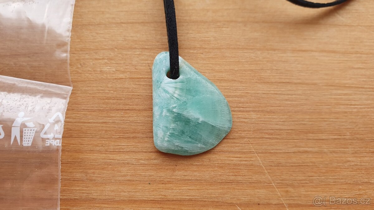Aragonit přívěšek na kožené šnůrce nový - 4