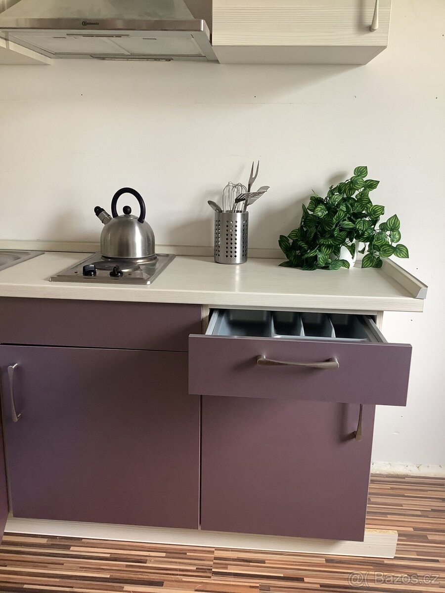 Moderní kuchyně ve fialovém odstínu MOLLY - 4