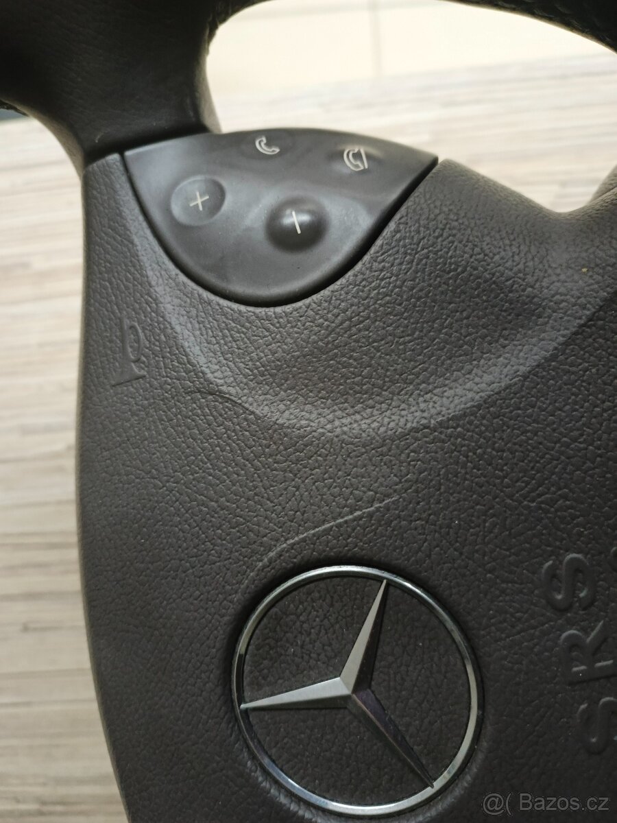 Mercedes 211 volant - 4